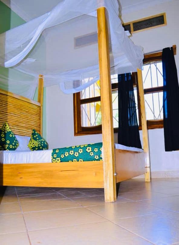 Bed and Breakfast Buutu Nest Джинджа Экстерьер фото